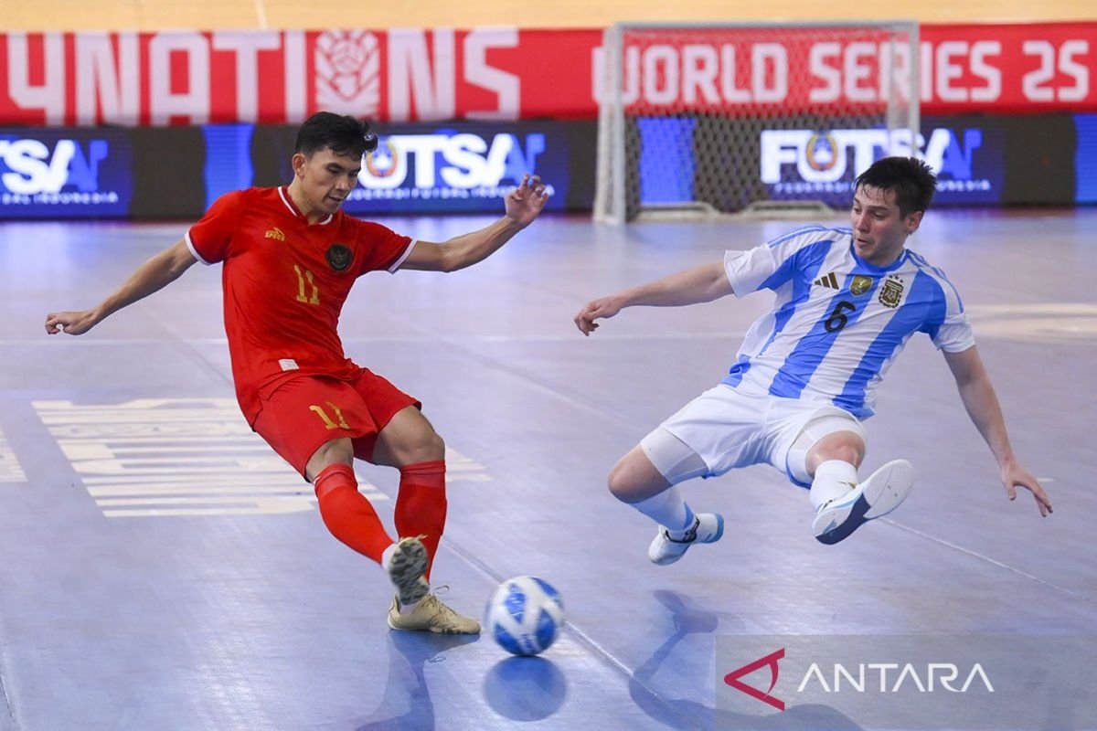 Here are some alternate title suggestions for "Hasil lengkap undian kualifikasi Piala Asia Futsal 2026 Indonesia":

1. "Detail Lengkap Undian Kualifikasi Piala Asia Futsal 2026 di Indonesia"
2. "Hasil Undian Kualifikasi Piala Asia Futsal 2026: Informasi Terkini dari Indonesia"
3. "Ringkasan Hasil Undian Kualifikasi Piala Asia Futsal 2026 di Indonesia"
4. "Hasil Akhir Undian Kualifikasi Piala Asia Futsal 2026 di Tanah Air"
5. "Analisis Hasil Undian Kualifikasi Piala Asia Futsal 2026 Indonesia"
6. "Undian Kualifikasi Piala Asia Futsal 2026: Hasil Lengkap untuk Indonesia"
7. "Update: Hasil Undian Kualifikasi Piala Asia Futsal 2026 yang Diselenggarakan di Indonesia"
8. "Hasil Resmi Undian Kualifikasi Piala Asia Futsal 2026: Indonesia dalam Sorotan" 

Feel free to mix and match or modify these suggestions!