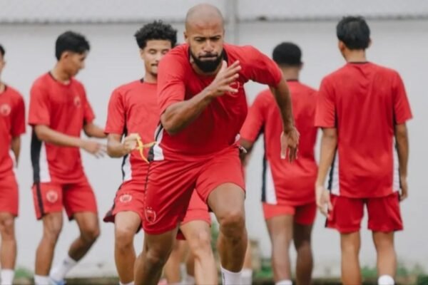 Here are some alternate title suggestions for "Jadwal Lengkap PSM Makassar di Super League Musim 2025/2026":

1. "Rincian Jadwal PSM Makassar di Super League 2025/2026"
2. "Jadwal Pertandingan PSM Makassar Super League 2025/2026"
3. "Menyongsong Super League 2025/2026: Jadwal Lengkap PSM Makassar"
4. "PSM Makassar: Jadwal Super League Musim 2025/2026 Tercatat"
5. "Jadwal Penuh PSM Makassar di Super League 2025/2026"
6. "Lihat Jadwal PSM Makassar untuk Super League 2025/2026"
7. "PSM Makassar: Semua Pertandingan di Super League 2025/2026"
8. "Panduan Lengkap Jadwal PSM Makassar di Super League Musim 2025/2026"

Feel free to choose or modify any of these suggestions!