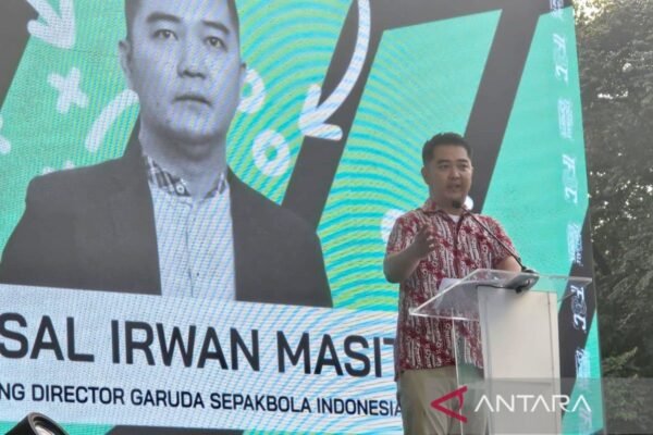 IFEC: Jalur Resmi Menuju FIFAe World Cup 2025" could be alternated to:

"IFEC: Pintu Masuk Resmi ke FIFAe World Cup 2025"

Or 

"IFEC: Jalur Resmi Kejuaraan FIFAe Dunia 2025"

Let me know if you would like more options!