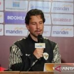 Berikut adalah beberapa alternatif judul untuk "Tidak ada yang salah Thom Haye bermain di Liga Indonesia, kata RD":

1. "Thom Haye di Liga Indonesia: RD Pastikan Tidak Ada Masalah"
2. "RD: Keputusan Thom Haye Bermain di Liga Indonesia Tepat"
3. "Thom Haye dan Liga Indonesia: RD Mampu Menenangkan Keraguan"
4. "RD: Thom Haye Sesuai dengan Kualitas Liga Indonesia"
5. "Dari RD: Tidak Ada Yang Salah Dengan Thom Haye di Liga Indonesia"
6. "Pernyataan RD: Thom Haye Layak Bersinar di Liga Indonesia"
7. "RD Optimis: Thom Haye Bisa Berkontribusi Positif di Liga Indonesia"

Silakan pilih salah satu atau gunakan sebagai inspirasi!
