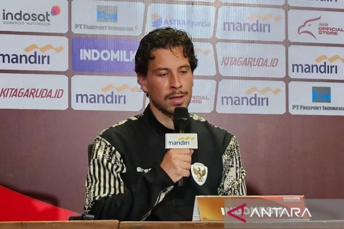 Berikut adalah beberapa alternatif judul untuk "Tidak ada yang salah Thom Haye bermain di Liga Indonesia, kata RD":

1. "Thom Haye di Liga Indonesia: RD Pastikan Tidak Ada Masalah"
2. "RD: Keputusan Thom Haye Bermain di Liga Indonesia Tepat"
3. "Thom Haye dan Liga Indonesia: RD Mampu Menenangkan Keraguan"
4. "RD: Thom Haye Sesuai dengan Kualitas Liga Indonesia"
5. "Dari RD: Tidak Ada Yang Salah Dengan Thom Haye di Liga Indonesia"
6. "Pernyataan RD: Thom Haye Layak Bersinar di Liga Indonesia"
7. "RD Optimis: Thom Haye Bisa Berkontribusi Positif di Liga Indonesia"

Silakan pilih salah satu atau gunakan sebagai inspirasi!